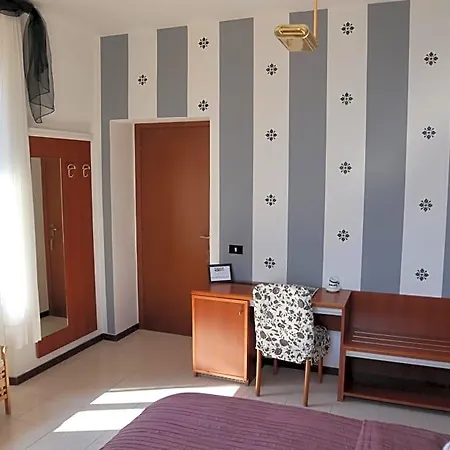 Magnolia Bb, Maggiore Frühstückspension 3*